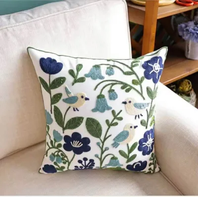 Funda de cojín bordada Pajaritos y Flores Azules 45×45 cm