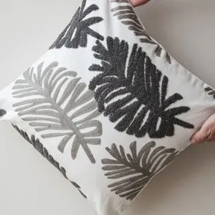 Funda de cojín bordada hojas grises 45×45 cm – foto 2
