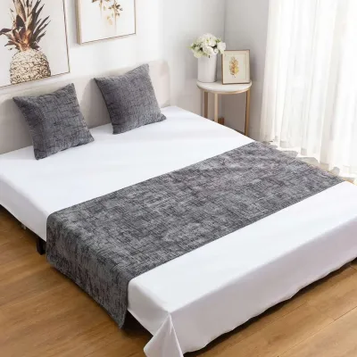 Piecera chenille gris 210x70 cm + 2 fundas 45×45 cm