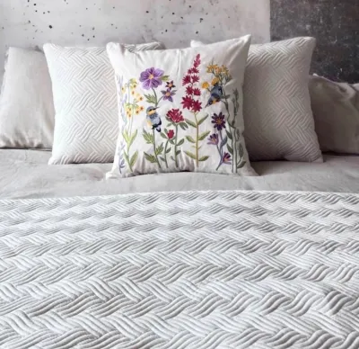 Piecera trenzada crudo 210x70 cm + 2 fundas 45×45 cm