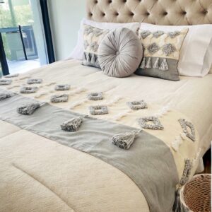 Piecera Boho bicolor borlas 70 x 210 cm + 2 fundas 45 x 45 cm