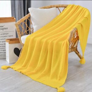 Manta 120x200 cm con pompones mostaza
