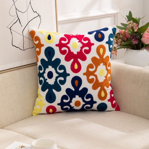 FUNDA DE COJIN BORDADA RAINBOW 45 x 45 cm