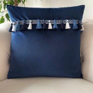 FUNDA DE COJIN AZUL TERCIOPELO POMPÓN 45x45 cm/30x50 cm