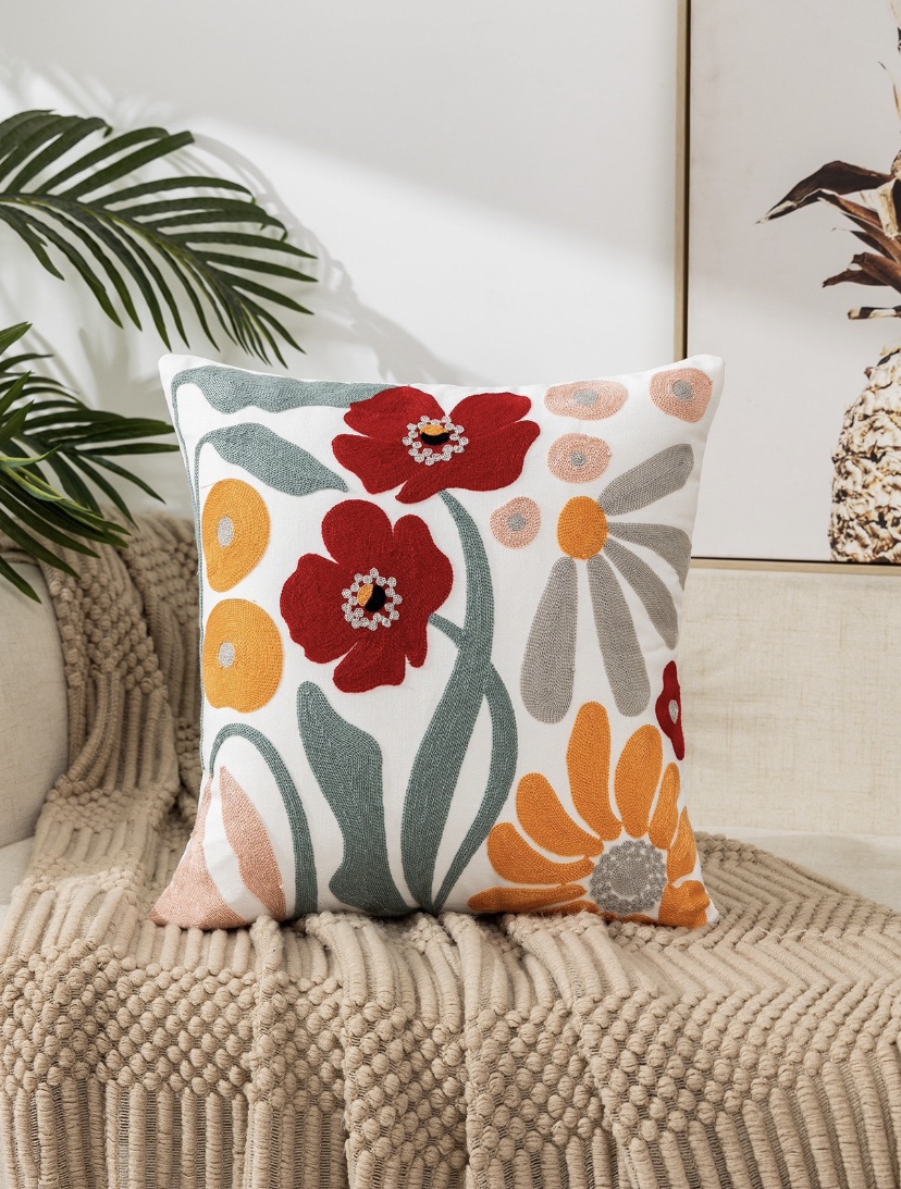FUNDA DE COJIN BORDADA GRIS FLOR ROJA 45x45 cm/30x50 cm