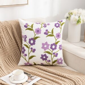 FUNDA DE COJIN BORDADA FLORCITAS MORADAS 45 x 45 cm